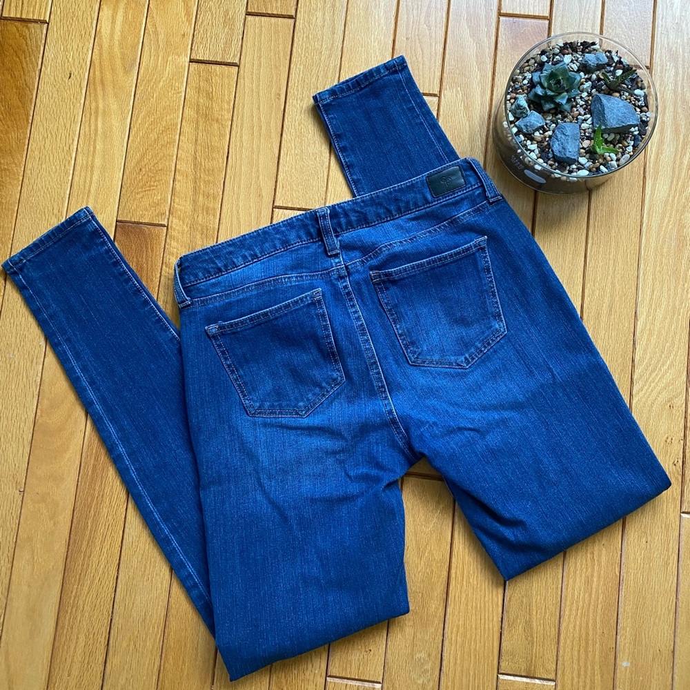 Mid rise skinny jean in super soft and stretchy denim with five pocket styling.